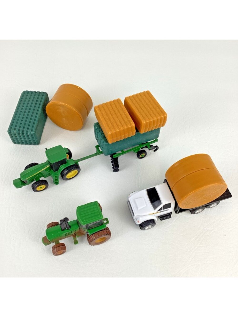 Ertl John Deere Ford Flat Bed Truck Vehicle Muddy Tractor Farm Country Playset - Picture 2 of 9